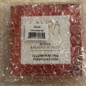 Brand New Laura Geller Baked Balance-N-Glow Foundation in Sand